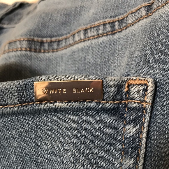 WHBM High-Rise Everyday Soft Denim Slim Ankle Jeans With Piping Detail - Picture 7 of 10